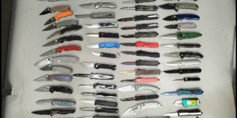 Алматыда полиция 700-ге жуық пышақ тәркіледі
