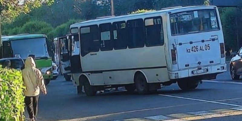 Талдықорғанда жаяу жүргіншіні автобус қағып кетті: әйел оқиға орнында көз жұмды