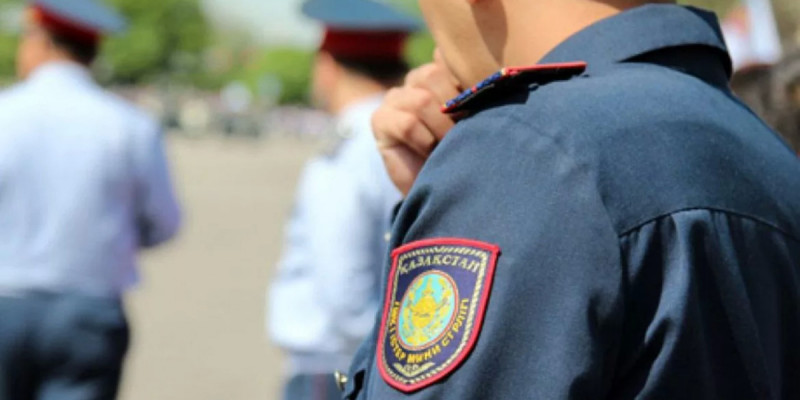 «Қасақана таптап өлтірген»: полицей күйеуінің қолынан қаза тапқан әйел жерленді