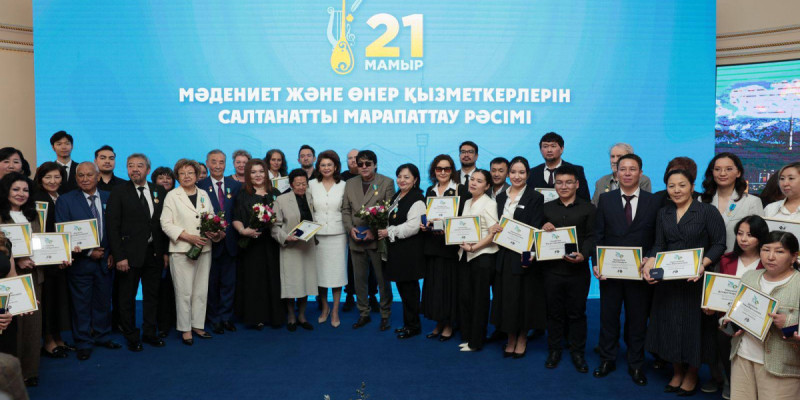 Алматыда Президент атынан мәдениет және өнер қызметкерлеріне 60 пәтер берілді