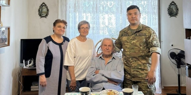 Петропавлда ұландықтар тыл еңбеккерін 93 жылдығымен құттықтады