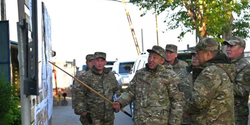 Қаныш Әбубәкіров 4 гарнизонда жауынгерлік дайындықтың ұйымдастырылуын тексерді