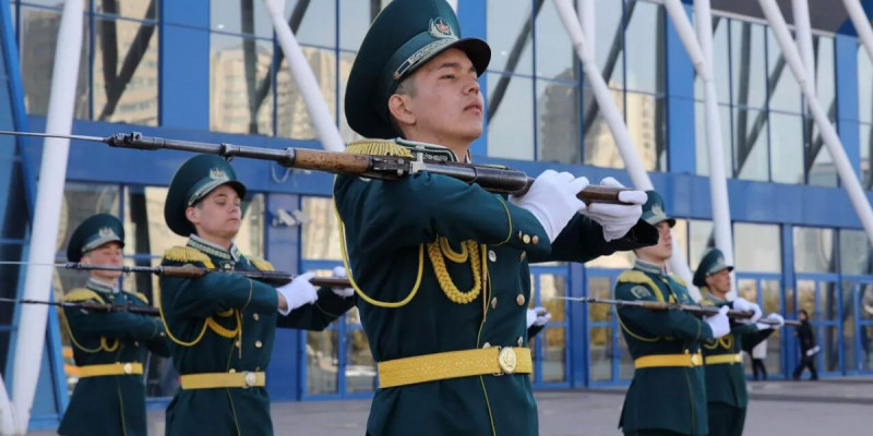 Елімізде әскери оқу орындарының түлектеріне әскери атақ беру тәртібі өзгерді