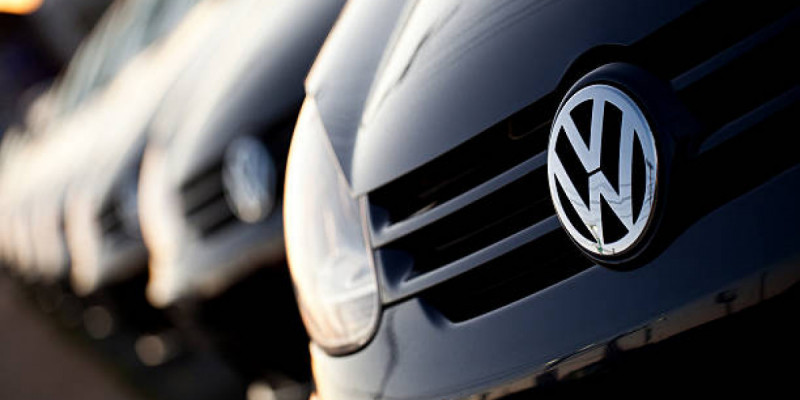 Volkswagen механикалық көліктерді сатуды тоқтатады