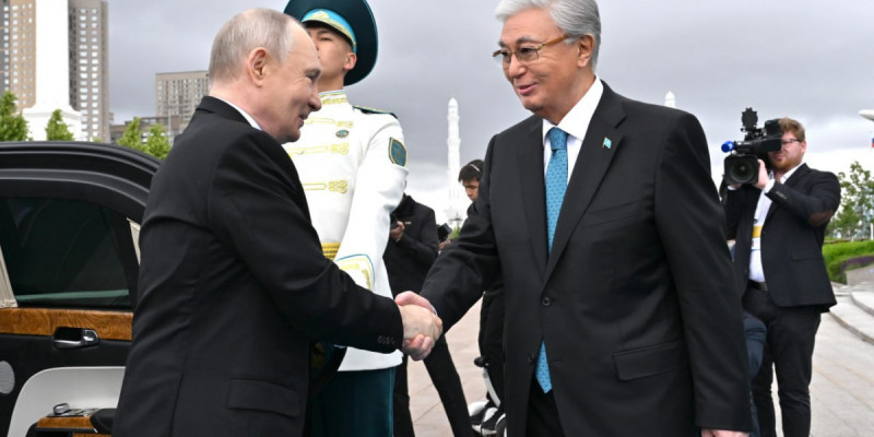 Тәуелсіздік сарайында Ресей Президентін салтанатты қарсы алу рәсімі өтті