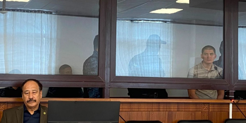 «Бүгін – Мақсот Қарабалиннің туған күні»: Атырауда Сұлтан Сәрсемәлиевтің соты басталды