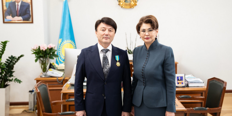 Қанат Айтбаев «Парасат» орденімен марапатталды