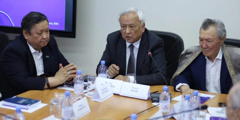 Тіл, әдебиет және жасанды интеллект. Жаңа кезеңнің өзекті мәселелері талқыланды