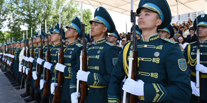 Әскери оқу орындарының үздік түлектеріне алғаш рет «аға лейтенант» шені берілді