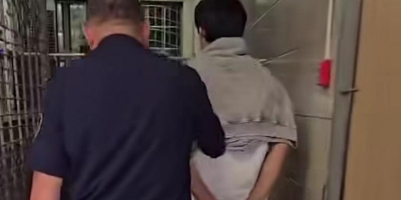 Алматыда сахнада былапыт сөз айтқан әнші полиция бөліміне жеткізілді (ВИДЕО)