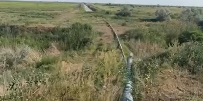 Павлодар облысының тұрғыны стратегиялық каналдан заңсыз су алып отырған