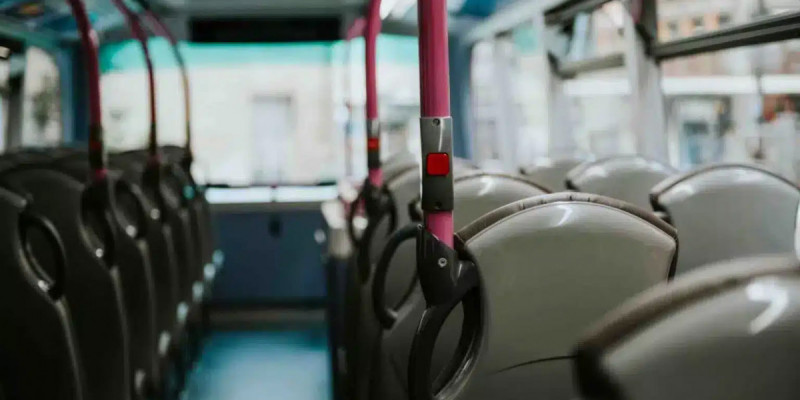 Алматыда жолаушылар автобусын тізгіндеген жүргізуші жол үстінде көз жұмды