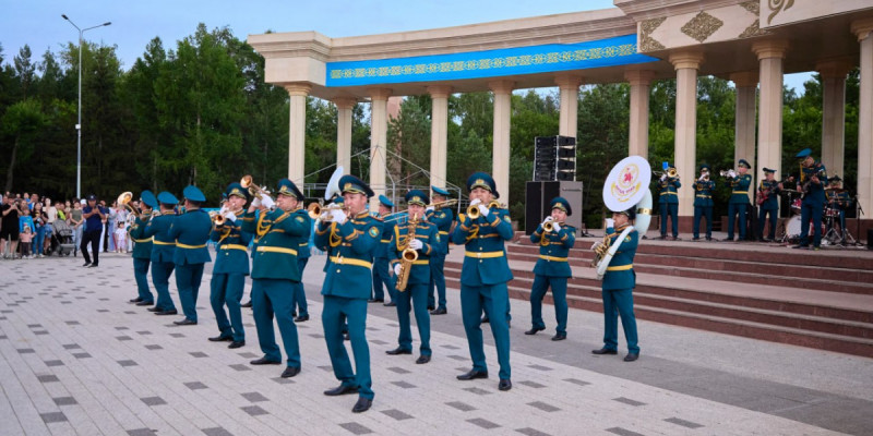 Ұлттық ұлан оркестрі полиция қызметкерлерін кәсіби мерекесімен құттықтады