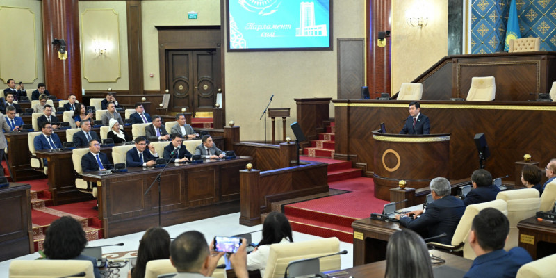 Мәжілісте «Парламент сөзі» сыйлығы табысталды