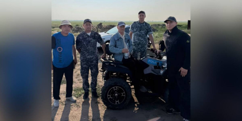 Павлодар облысында полицейлер қамыс арасында қалып қойған зейнеткерді құтқарды