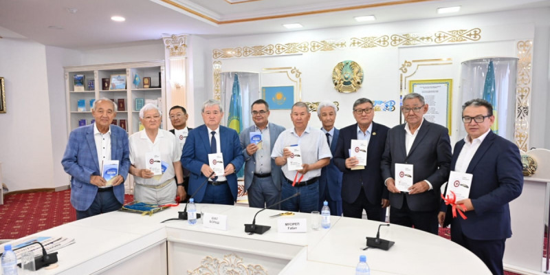 Ғабит Мүсірептің қос кітабы жарық көрді
