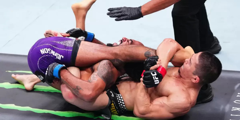 UFC: Асу Алмабаев қарсыласын ерекше әдіспен жеңді