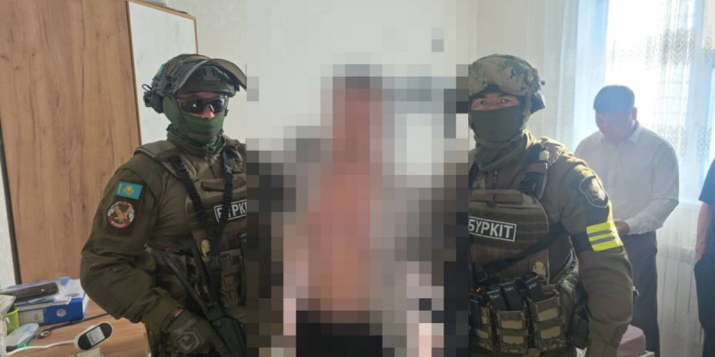 «Шкафтың ішіне жасырынған»: БҚО-да халықаралық іздеуде жүрген күдікті ұсталды