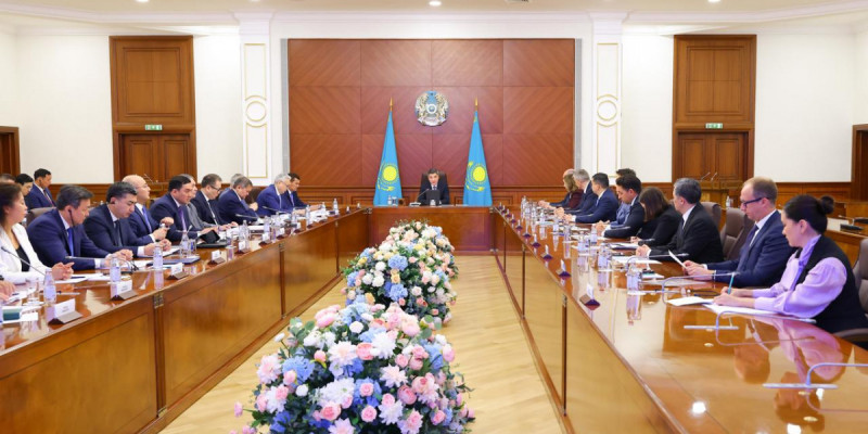 Олжас Бектенов Инвестициялық ахуалды жақсарту жөніндегі кеңестің отырысын өткізді