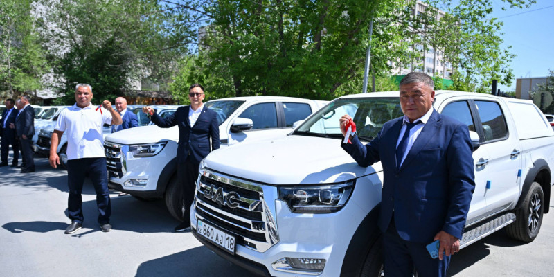 Абай облысының ветеринарларына алғаш рет 50-ден астам жаңа автокөлік берілді