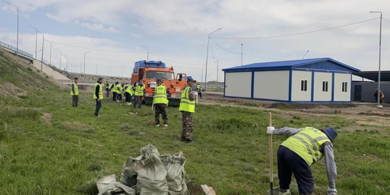 «Таза Қазақстан»: Республикалық автокөлік жолдарын көгалдандыру жұмысы жүріп жатыр