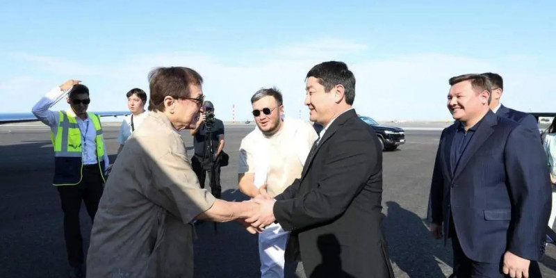 Әйгілі Джеки Чан фильм түсірілімі үшін Маңғыстауға келді
