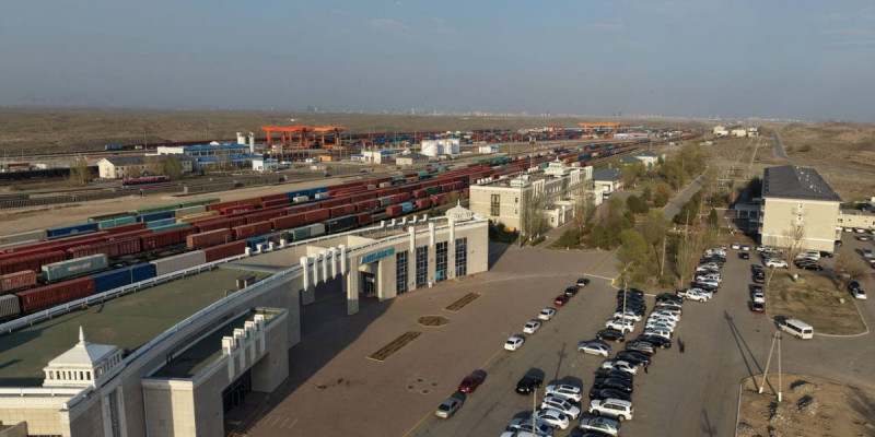 Қазақстан мен Қытай арасындағы жүк тасымалының көлемі 9 пайызға өсті – министрлік