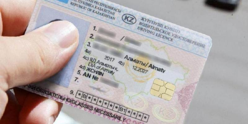 Жүргізуші куәлігін алып беремін деген танысына сенген жігіт 6,6 млн теңгесінен айырылды