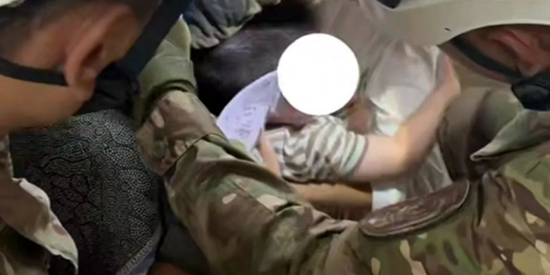 Жезқазғанда екі жасар баланың басы пластик құмыраға кіріп кетіп, шықпай қалған