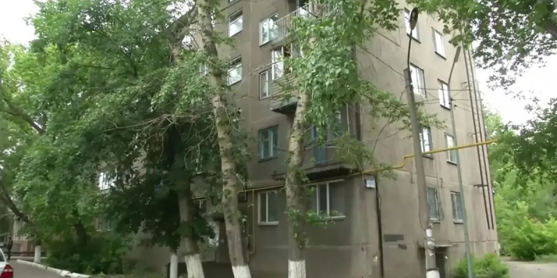 Қарағанды облысында екі бірдей бала терезеден құлап кетті