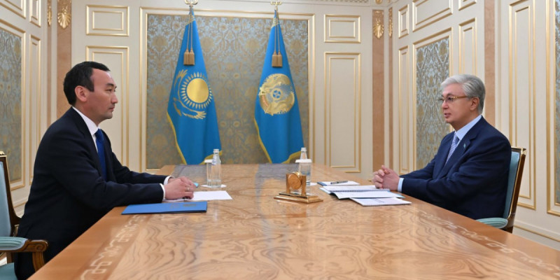 Президент Ұлытау облысының әкімі Есет Байкенді қабылдады