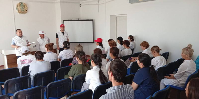 Қазақстан Халық партиясының өкілдері Павлодар облысындағы ауыл тұрғындары мен медицина қызметкерлерімен кездесті
