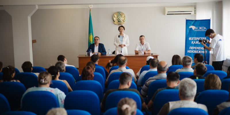 «Ақ жол» партиясының өкілдері Ақтөбе облысының жұртшылығымен кездесті