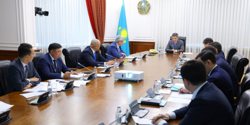 Олжас Бектенов бизнесті дамыту мәселелері жөнінде кеңес өткізді