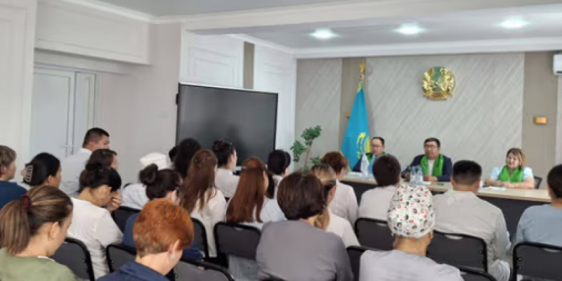 «Байтақ» партиясының үміткері ақтаулық дәрігерлермен жүздесті