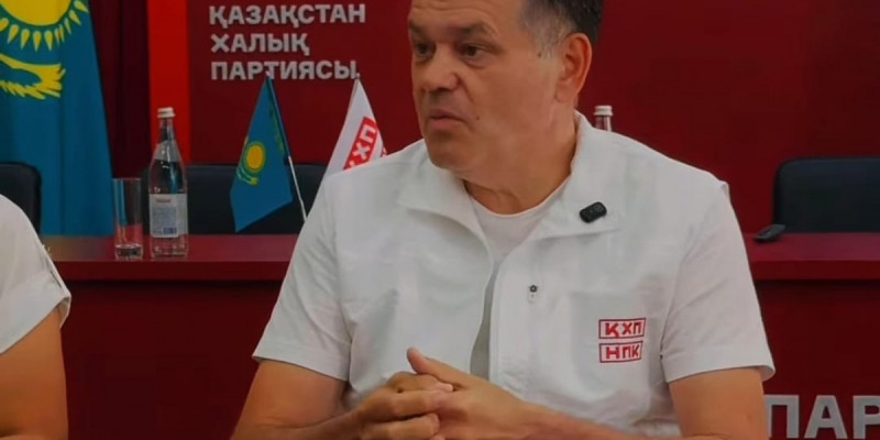 Қазақстан Халық партиясының өкілдері ерекше қажеттілігі бар балаларды тәрбиелеп отырған отбасылармен кездесті
