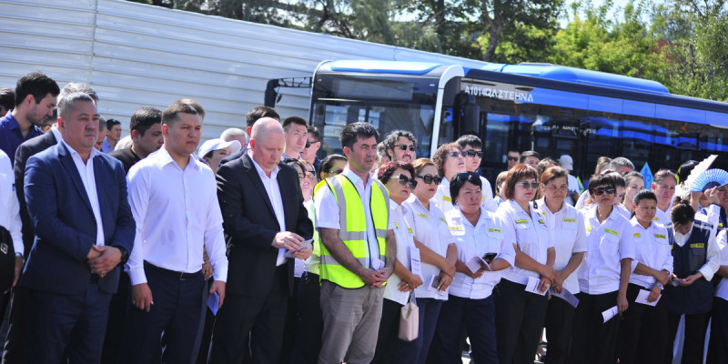 «Әділет» партиясының өкілдері автобус паркінің ұжымымен кездесу өткізді