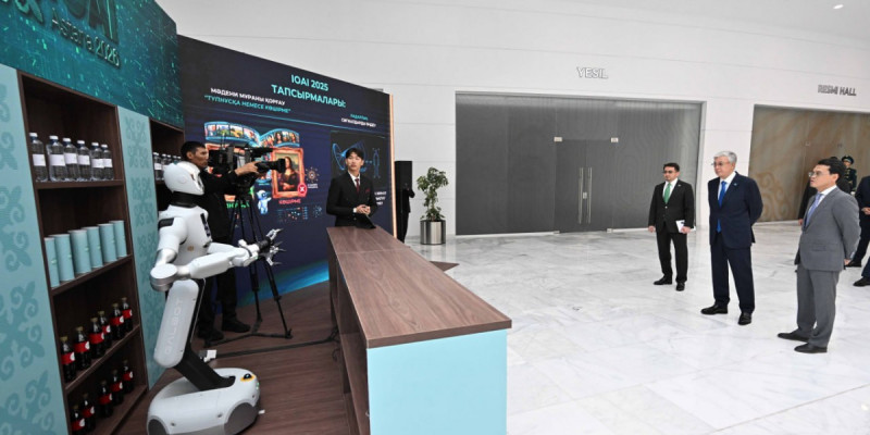 Мемлекет басшысы автономды роботтың мүмкіндіктерімен танысты
