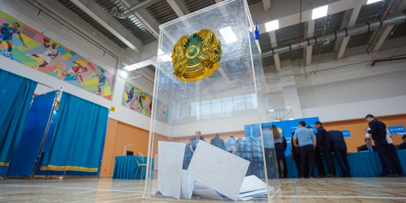 Жүгіру, пікірталас және еркін форматтағы әңгіме: Қазақстандағы сайлауалды дода қалай өтіп жатыр?