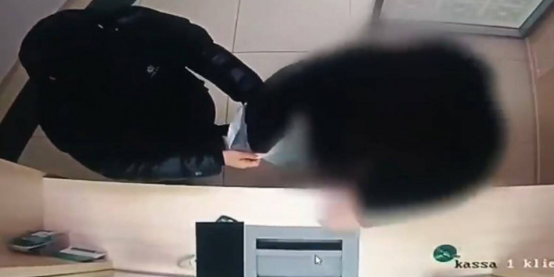 Ақтөбеде жастардың банк карталарын сатып алып, алаяқтарға қайта сатқан күдікті ұсталды