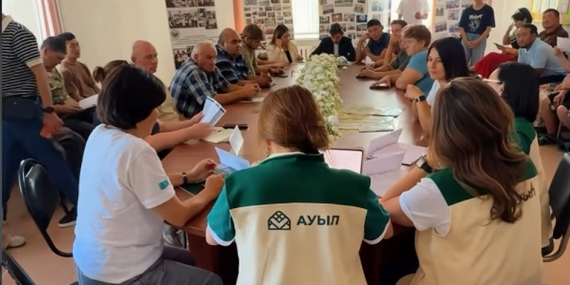 «Ауыл» партиясының өкілдері Ақмола облысында колледж ұстаздарымен кездесті