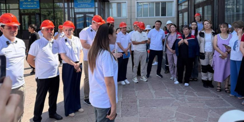 Respublica партиясының өкілдері Тараздағы зауыт жұмысшыларының ұсыныстарын тыңдады
