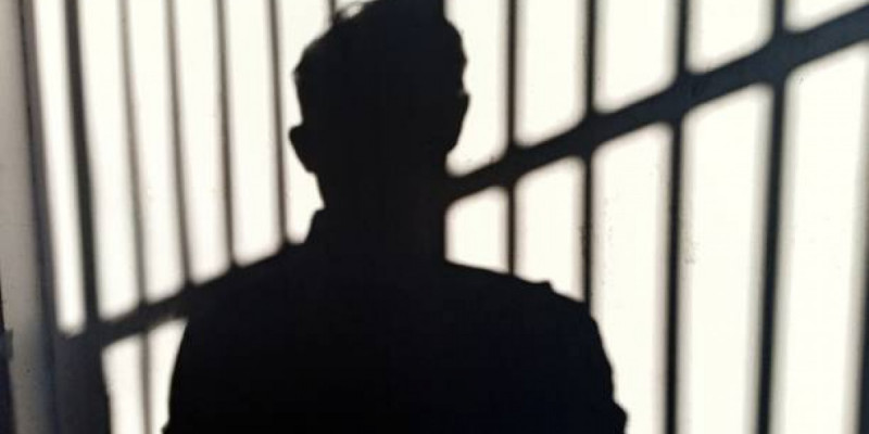 Көкшетауда әйелін ұрып қамауға алынған азамат изолятордың мүлкін бүлдірген