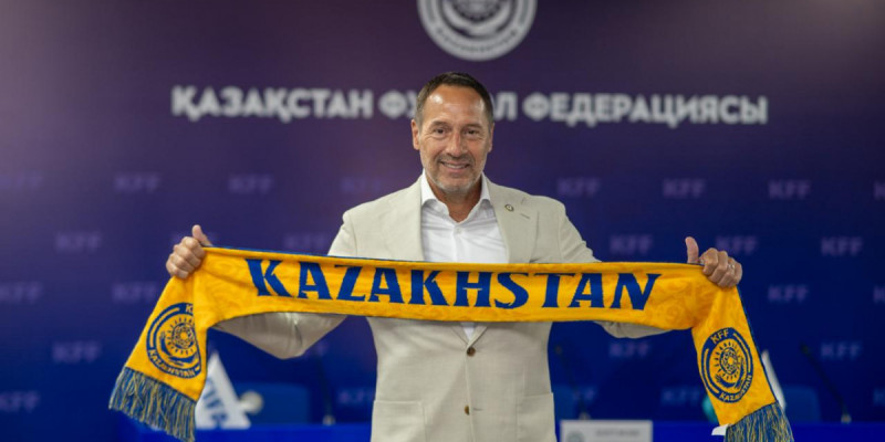 Ресми: Әйгілі "Аякс" футбол клубының экс бапкері Қазақстан құрамасын жаттықтырады