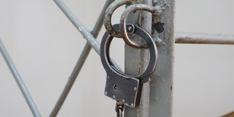 Ақтөбеде бұрынғы сүйіктісін аңдып, психологиялық қысым көрсеткен ер адам ұсталды (ВИДЕО)