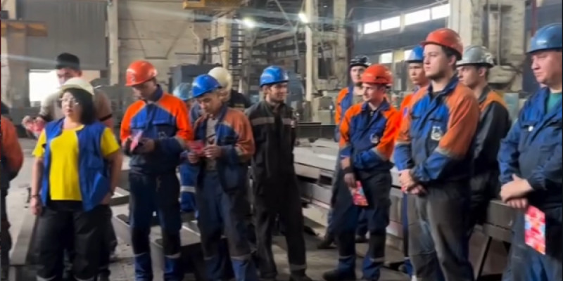Қазақстан Халық партиясы Теміртауда кітапхана және кәсіпорын қызметкерлерімен пікір алмасты