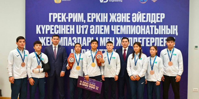 Министр күрестен әлем чемпионатының жеңімпаздары мен жүлдегерлерін марапаттады