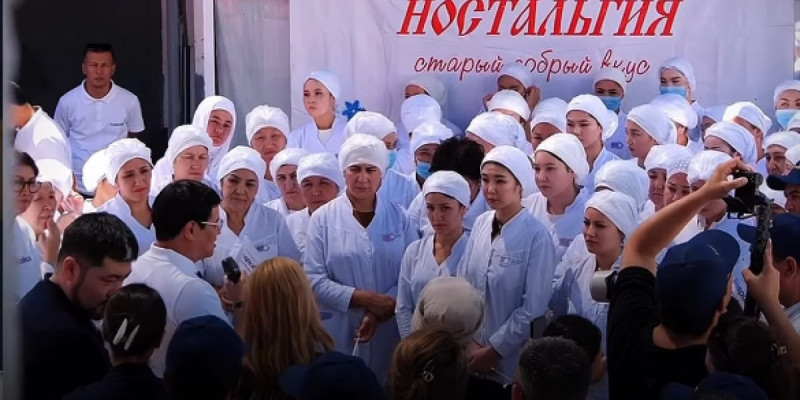 Respublica партиясының өкілдері Түркістан облысындағы «Балмұздақ» зауытының ұжымымен кездесті