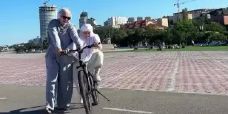 73 жастағы ақтаулық әжей бала күнгі арманын орындауға бел буды (ВИДЕО)