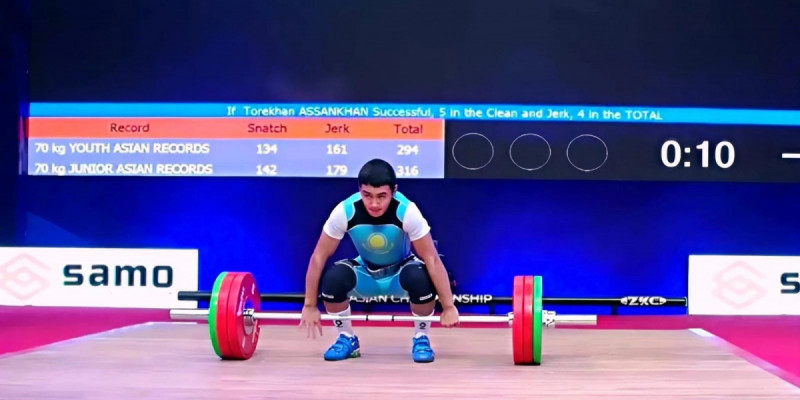 Қазақстандық ауыр атлет Азия чемпионатында күміс жүлде жеңіп алды